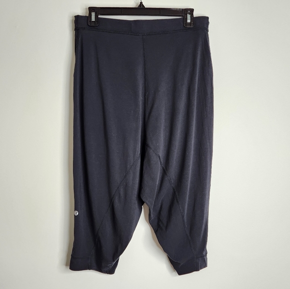 Lululemon Black "Free Mind" Low Rise Wide Leg Crop Athletic Pants Size 8 - Picture 10 of 14